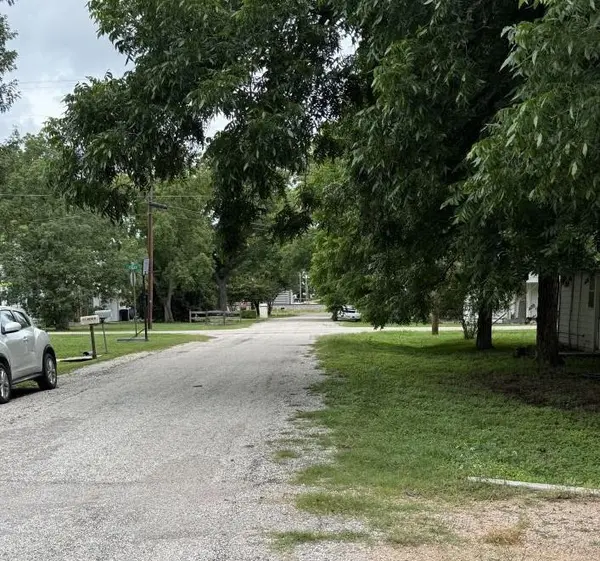 203 Vernon ST #A, Thrall, TX 76578