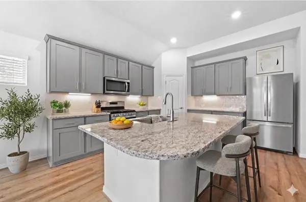 392 Algaroba LOOP, Buda, TX 78610
