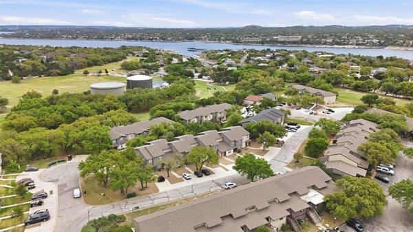512 Palmer DR, Point Venture, TX 78645