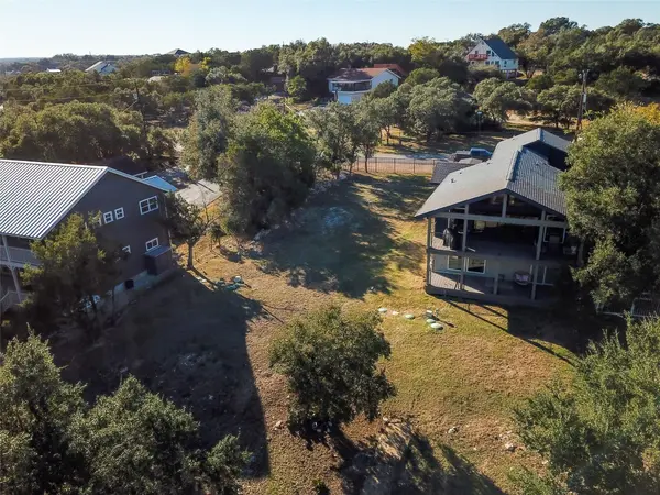 864 Lakebreeze DR, Canyon Lake, TX 78133