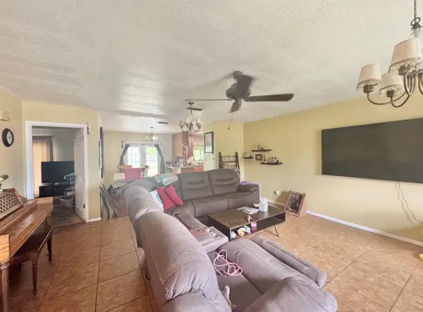 206 Loesch DR, Elgin, TX 78621