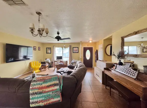 206 Loesch DR, Elgin, TX 78621