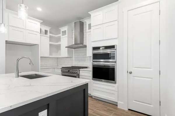 8510 Red Bottle Brush RD, Lago Vista, TX 78645