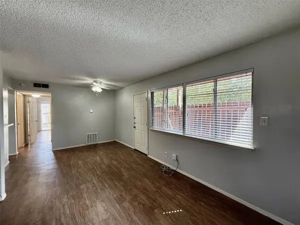 8909 Parkfield DR #102, Austin, TX 78758