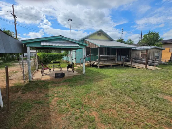 1510 A ST, Floresville, TX 78114