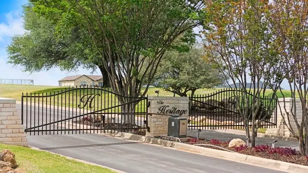 377 Heritage LOOP, Hutto, TX 78634