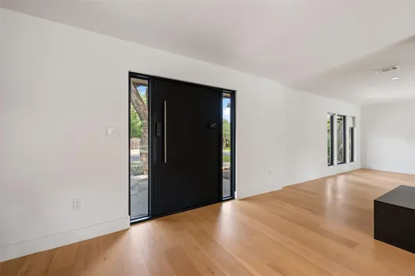 8900 Point West DR, Austin, TX 78759