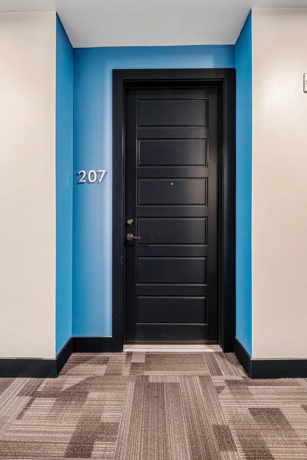 6444 Burnet RD #207, Austin, TX 78757