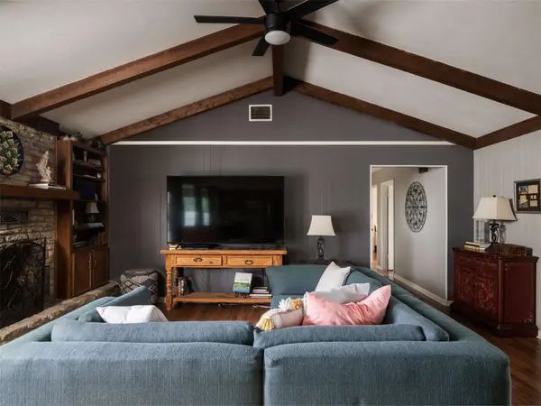 191 Bonnie DR, Dripping Springs, TX 78620