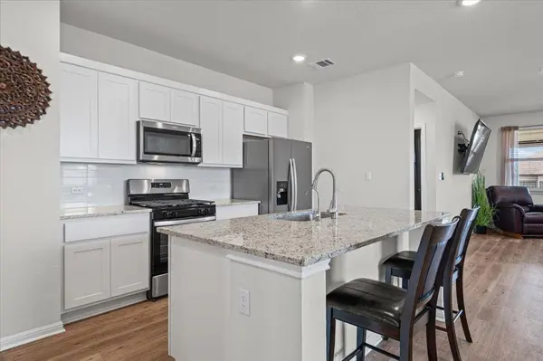 158 Gullivers DR, Elgin, TX 78621