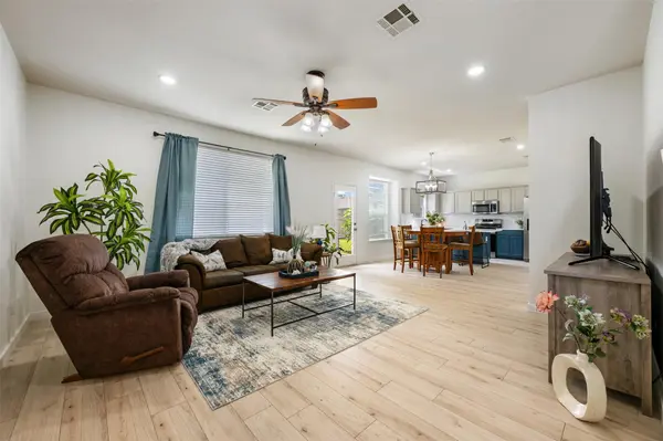 1104 Henderson DR, Leander, TX 78641