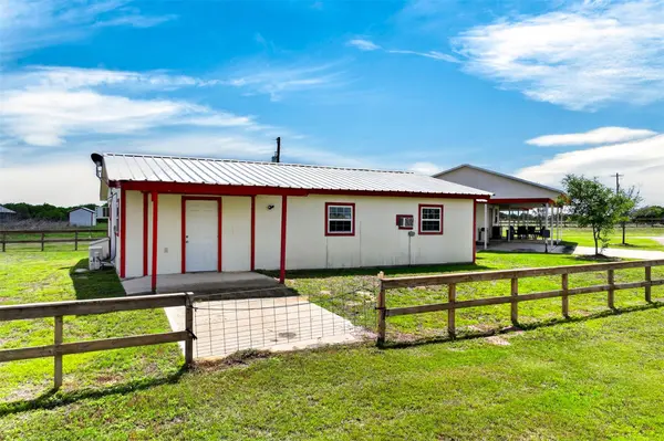 1763 N Fm 108, Smiley, TX 78159