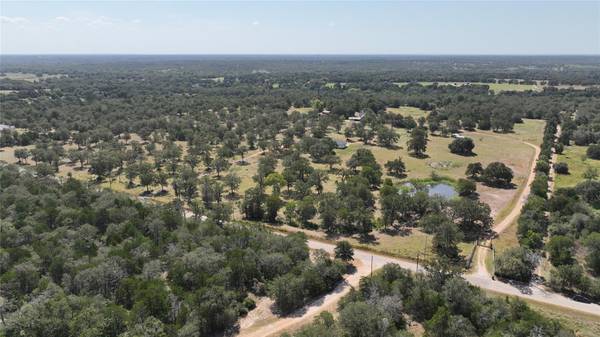 213 Joe Cole LN, Smithville, TX 78957