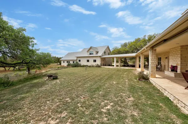 301 Hall LN, Spicewood, TX 78669