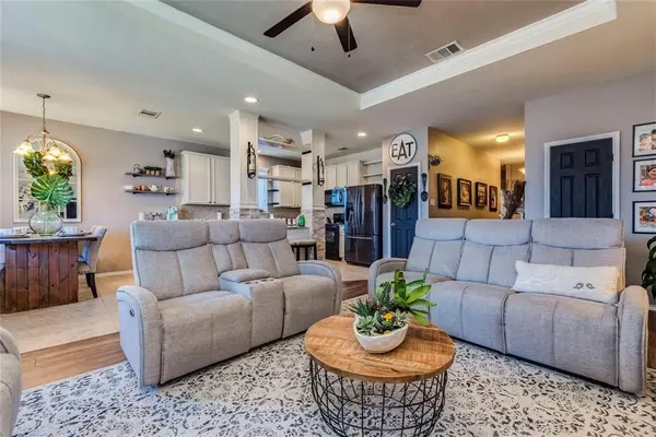 124 Thrasher CV, Leander, TX 78641