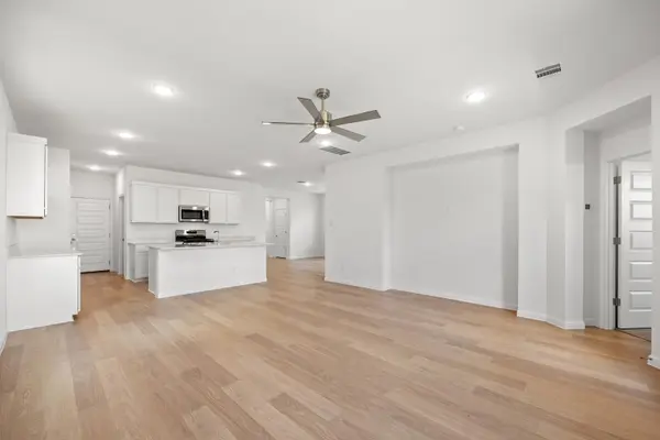 220 Hornet ST, Elgin, TX 78621