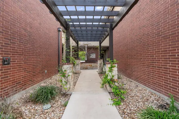 503 E Palm Valley BLVD #220, Round Rock, TX 78664