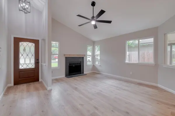 905 Wickfield LN, Austin, TX 78753