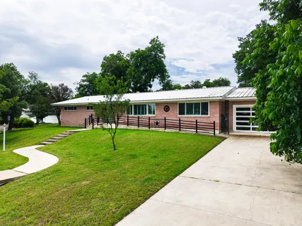 708 W North Ave, Lampasas, TX 76550
