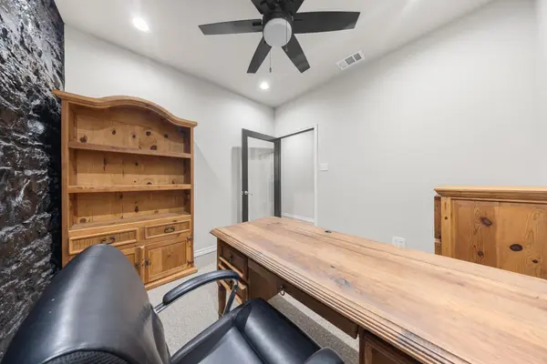 210 E Central Ave #E, Belton, TX 76513