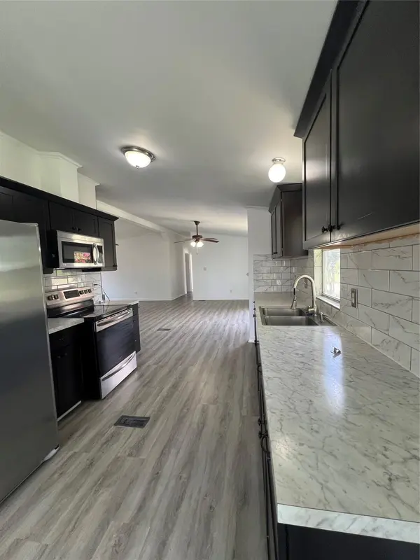 330 Grandview DR, San Marcos, TX 78666
