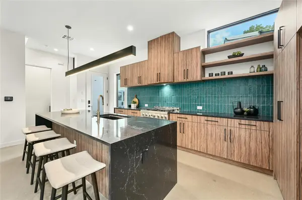 219 Lessin LN #Unit 6, Austin, TX 78704