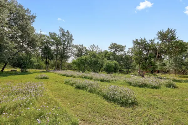105 Arrowhead RD, Georgetown, TX 78633