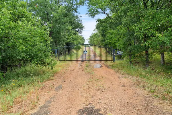 132 Blue Bird LN, Tow, TX 78657