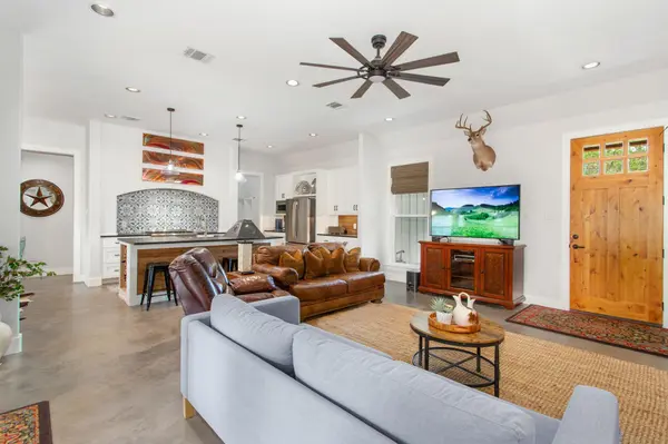 2 Senisa LN, Wimberley, TX 78676