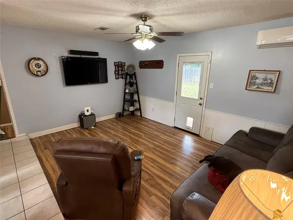 1704 S Walnut ST, Georgetown, TX 78626