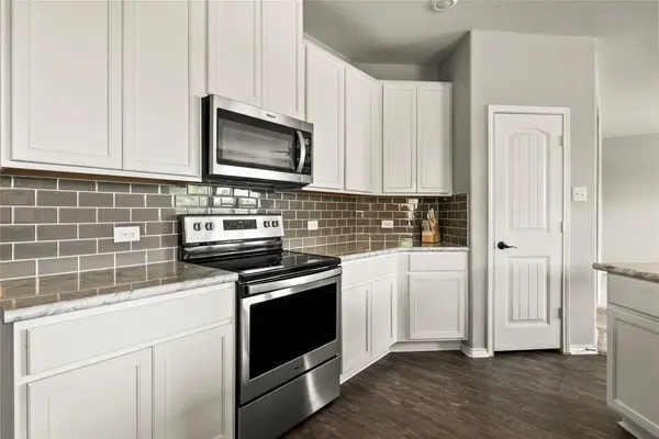 214 Saranac DR, Elgin, TX 78621