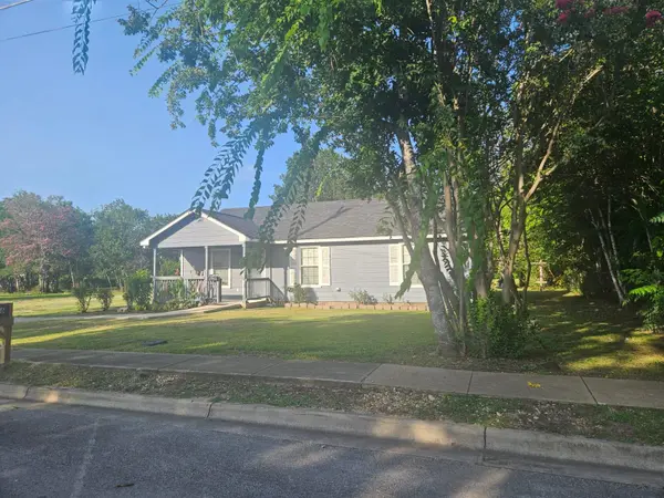 606 Trinity ST, Lockhart, TX 78644