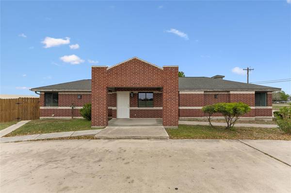1030 S Guadalupe ST, Lockhart, TX 78644