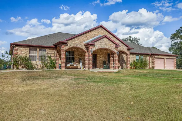 1102 Private Road 2332, Giddings, TX 78942