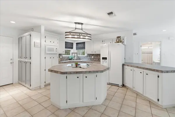 15 Spalding CIR, Wimberley, TX 78676