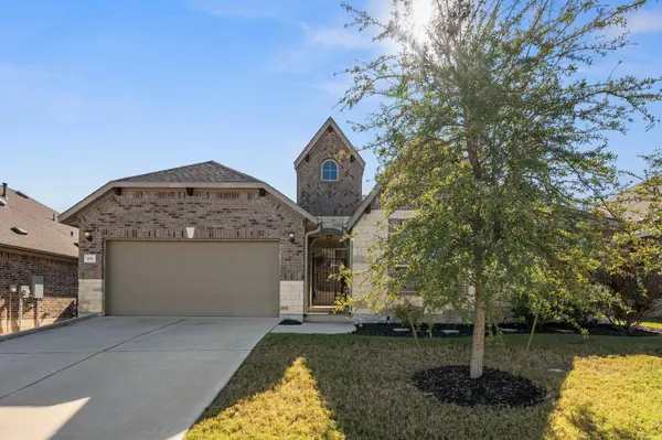 105 W Highfield ST, Hutto, TX 78634