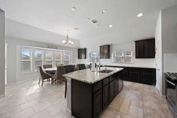 105 W Highfield ST, Hutto, TX 78634