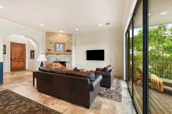 1231 Lake Shore DR, Spicewood, TX 78669