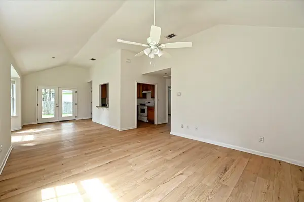 108 N Mockingbird CIR, Cedar Creek, TX 78612