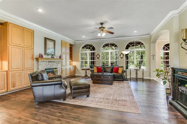 741 Knobbs RD, Mcdade, TX 78650