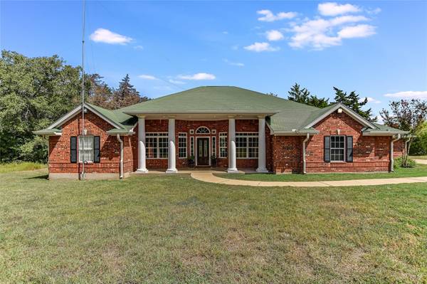 741 Knobbs RD, Mcdade, TX 78650