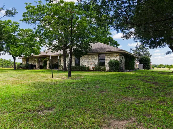 120 Rae LN, Jarrell, TX 76537