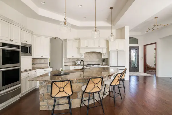 119 Creekside TRL, Spicewood, TX 78669