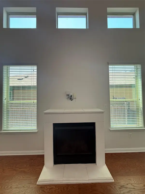 907 Sleepy Dell LN, Austin, TX 78748