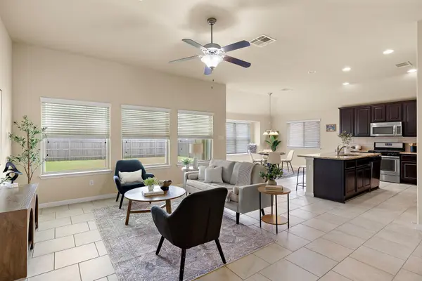 221 Loch Lomond ST, Hutto, TX 78634