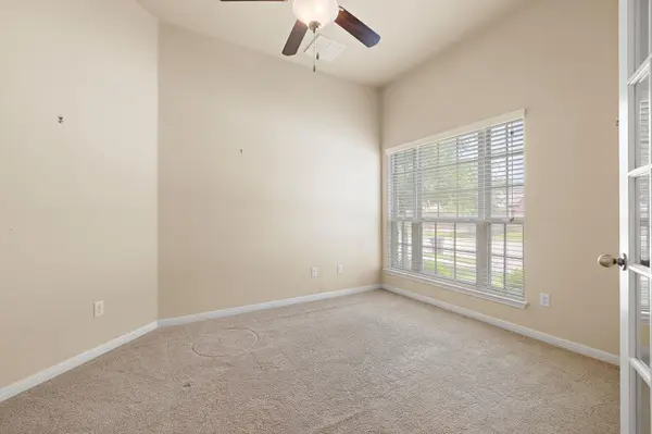 221 Loch Lomond ST, Hutto, TX 78634