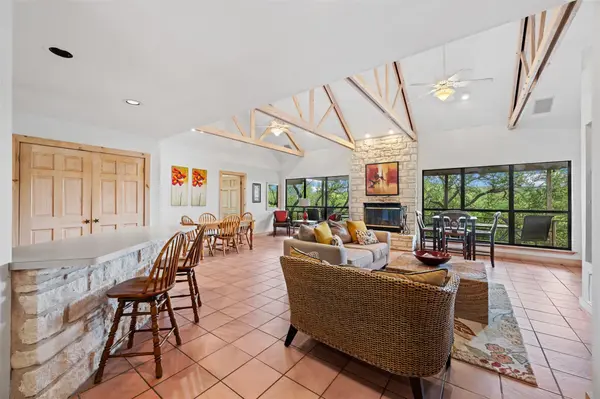 555 Hillsedge RD, Wimberley, TX 78676