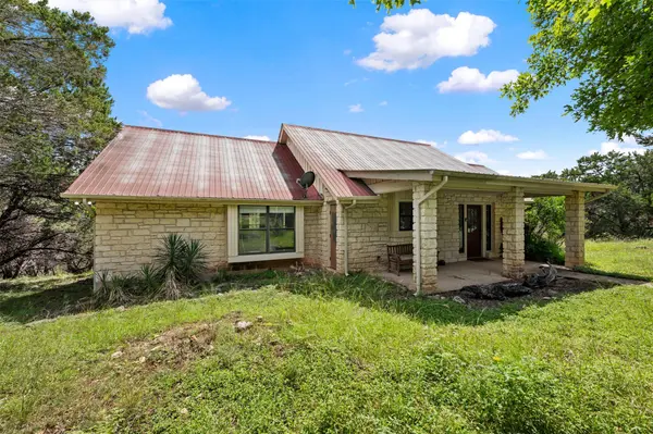555 Hillsedge RD, Wimberley, TX 78676