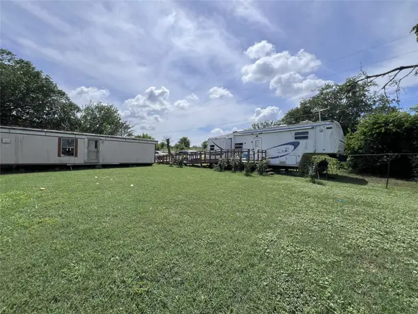 10001 Peterson RD, Del Valle, TX 78617