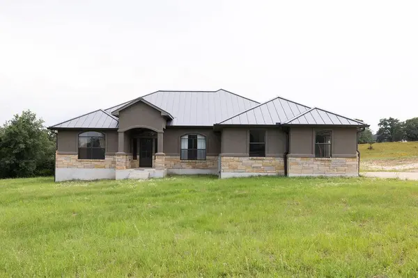 111 Powder RDG, Luling, TX 78648